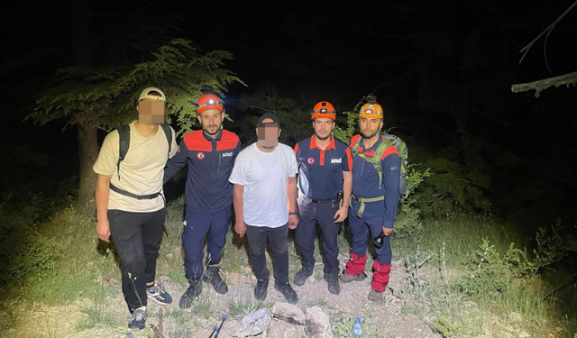 Antalya’da dağda mahsur kalan 2 kişi AFAD ekiplerince kurtarıldı