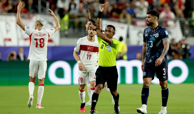 Almiron'un kırmızı kartı, FIFA Dünya Kupası'nda ilk