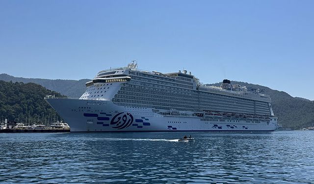"Aroya" kruvaziyeri Marmaris'e 2 bin 667 turist getirdi