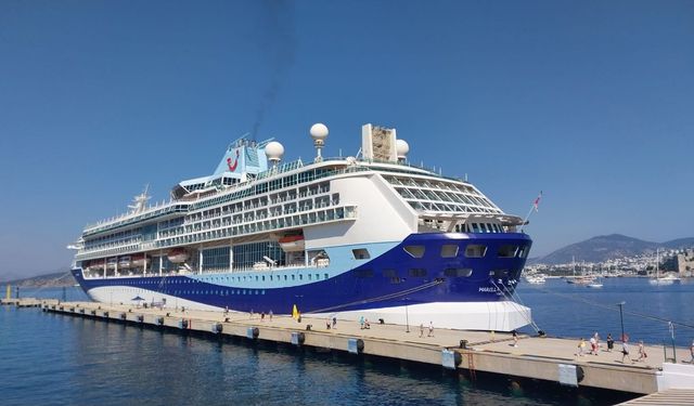 Malta bayraklı kruvaziyer Bodrum'a 1790 yolcuyla geldi