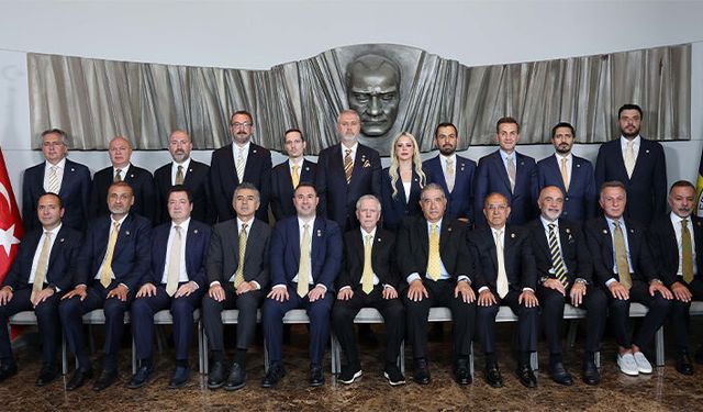 Fenerbahçe’nin yeni yönetimi ilk toplantısını yaptı