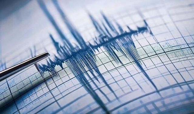 Endonezya'da 6.7 büyüklüğünde deprem