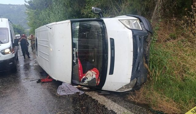 İzmir'de işçi servisi devrildi! 1 ölü, 2'si ağır 10 yaralı