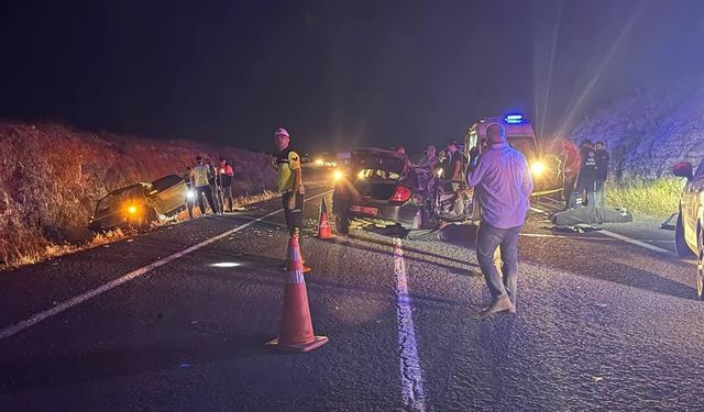 Şanlıurfa'da iki otomobil çarpıştı: 2 ölü