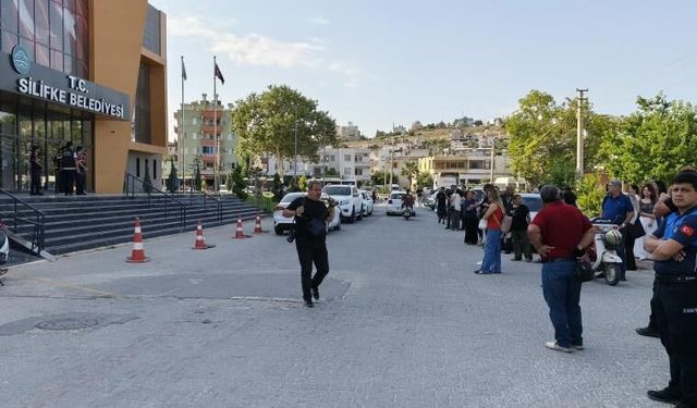 Mersin'in Silifke Belediyesi'ne operasyon! Başkan dahil çok sayıda isme gözaltı