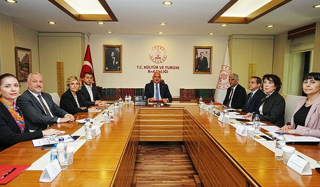 Turizm sektörünün temsilcileri, Bakan Ersoy ile bir araya geldi