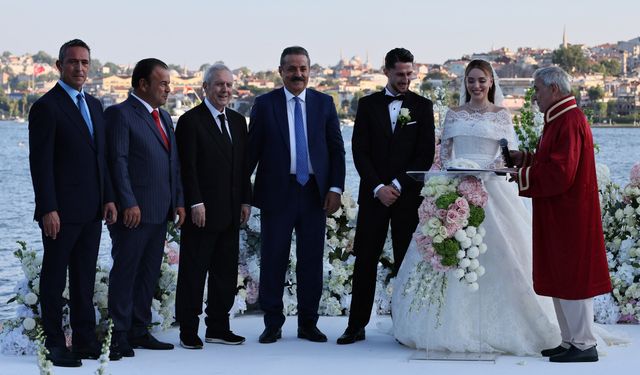 İsmail Yüksek, dünyaevine girdi