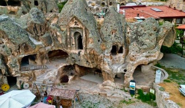 Afyon'un açık hava müzesi rekora koşuyor: 3 bin yıllık Frig Vadisine ziyaretçi akını!