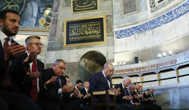 Cumhurbaşkanı Erdoğan: "Ayasofya’nın dirilişi mübarek olsun"