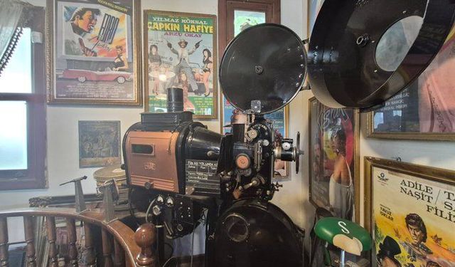 Neredeyse 100 yaşında! 1928 model sinema makinesi hala ilk günkü gibi çalışıyor