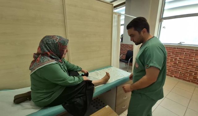 İlk ayakkabısını 51 yaşında giyebildi
