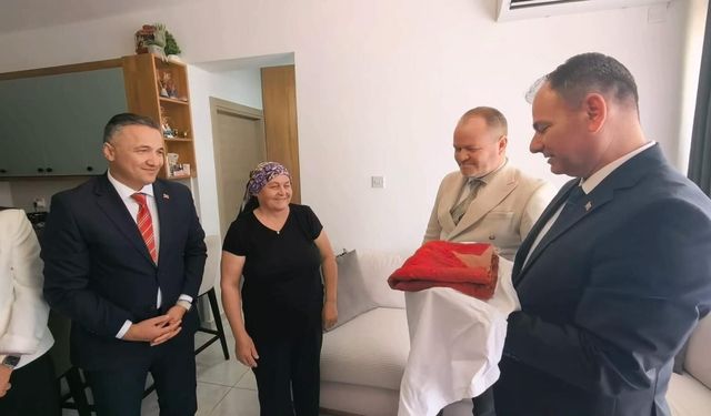 Bakan Ersoy duyurdu: Kıbrıs Barış Harekâtı'nın izlerini taşıyan Türk bayrağı restore edilecek
