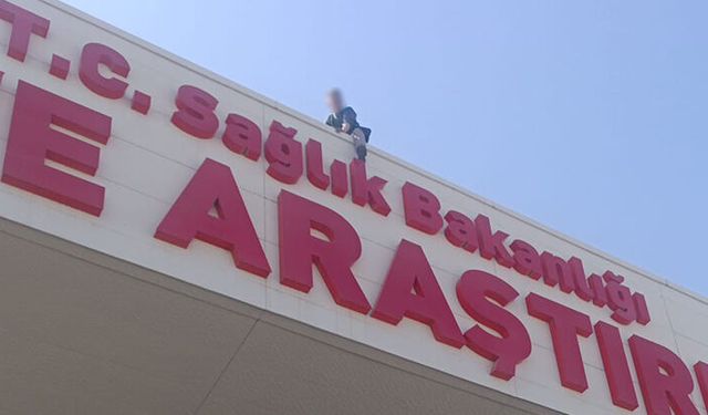 Hatay’da ilginç olay! Çatıya çıkan kişiyi “Karpuz keselim gel” diyerek ikna ettiler