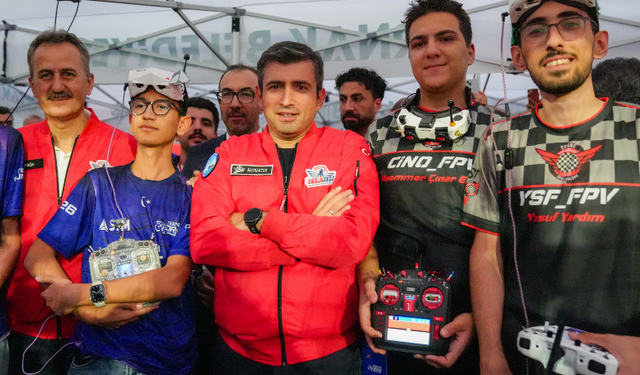 Selçuk Bayraktar, TEKNOFEST Dron Şampiyonası'na katıldı