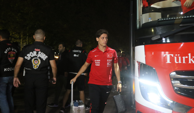 A Milli Futbol Takımı coşkuyla karşılandı