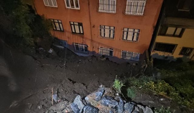Eyüpsultan'da yağmur sonrası toprak kaydı! 25 kişi tahliye edildi