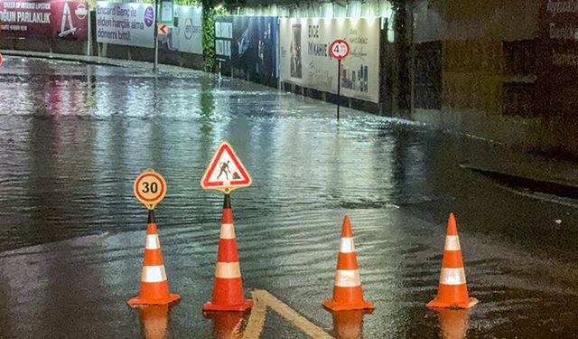 İstanbul'daki sağanak nedeniyle Zincirlikuyu'daki alt geçidi su bastı