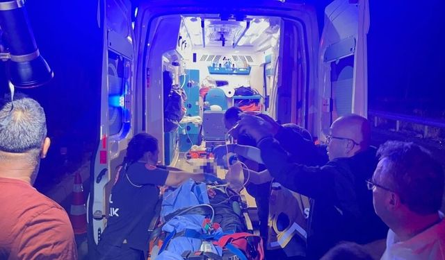 Kula’da feci kaza! Kamyonet tıra arkadan çarptı: 1 ölü, 4 ağır yaralı