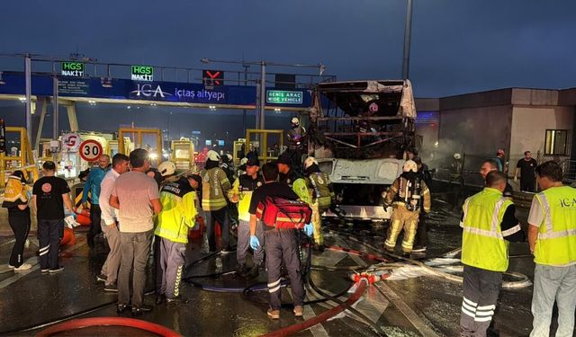 İstanbul'da yolcu otobüsü bariyerlere çarptı: 2 ölü