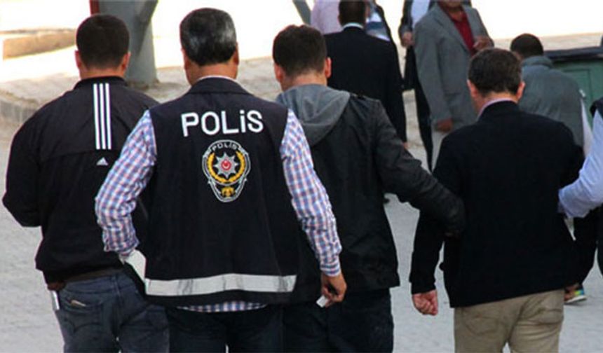 İzmir'de FETÖ operasyonu: 30 gözaltı