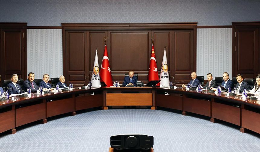 AK Parti’de ‘değişim’ hazırlığı… Cumhurbaşkanı Erdoğan: “Kimseyi kırmadan değişimi peyderpey yapacağız”
