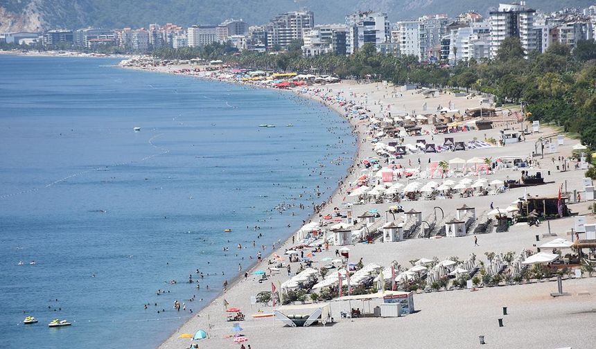 Antalya’da turist rekoru: İlk dört ayda 2 milyon 66 bin 962 turist ağırlandı