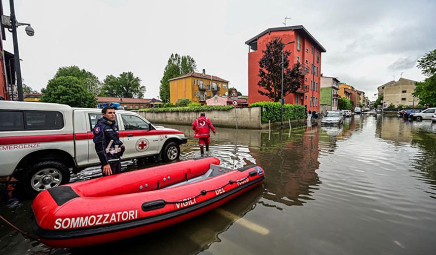 İtalya'nın Milano kentinde aşırı yağışlar nedeniyle su baskınları yaşandı