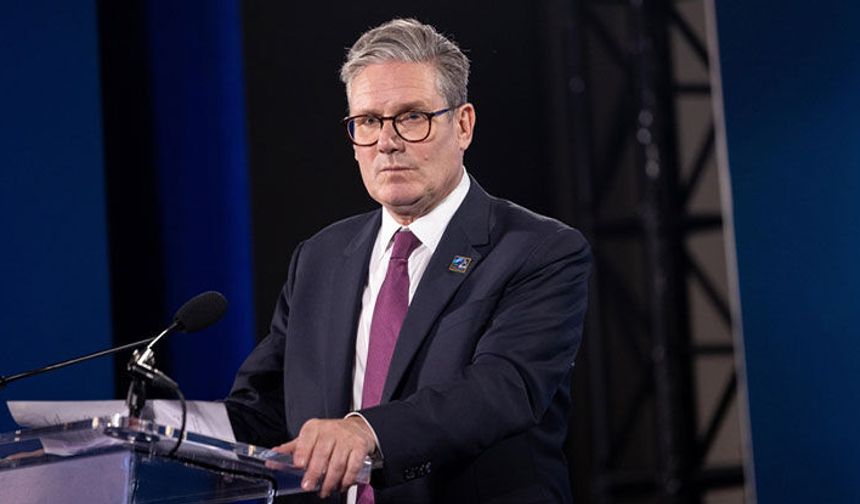 İngiltere Başbakanı Starmer, kabinesine istifa etmeyeceğini söyledi