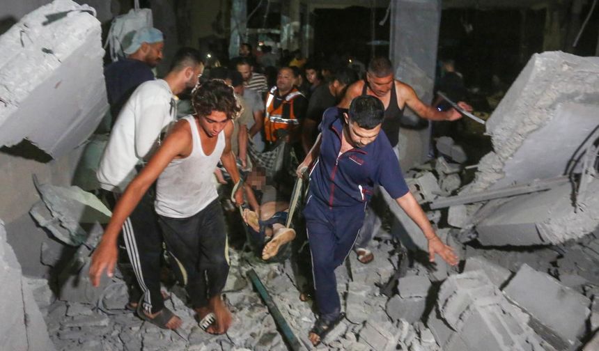 İsrail, Gazze Şeridi'nde 15'i yardım bekleyen olmak üzere 53 Filistinliyi öldürdü