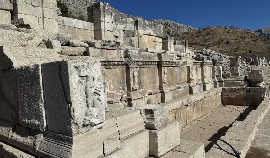 Sagalassos Antik Kenti'nde anıtsal Hadrianus Çeşmesi ayağa kaldırılıyor