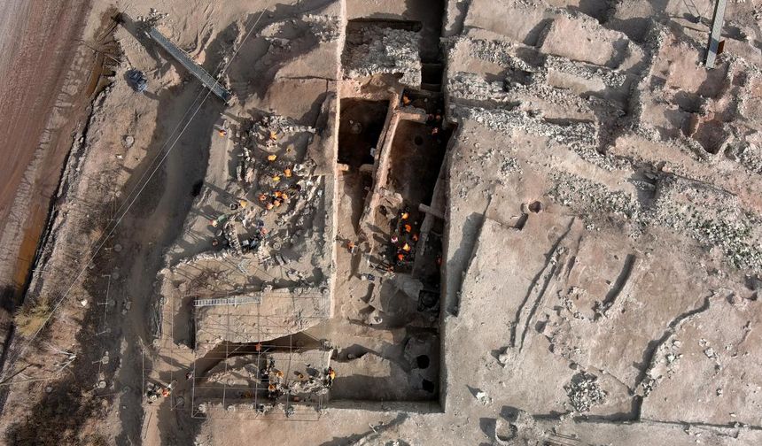 Seyitömer Höyüğü'nde Tunç Çağı'ndan kalma haşhaş ve nohut taneleri bulundu