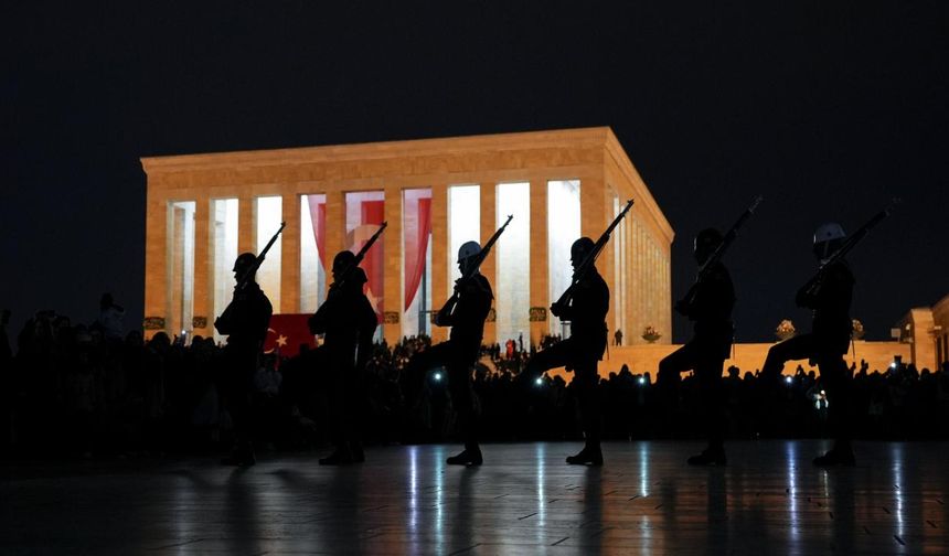 Anıtkabir’de askerlerin nöbet değişim töreni ilgiyle izlendi