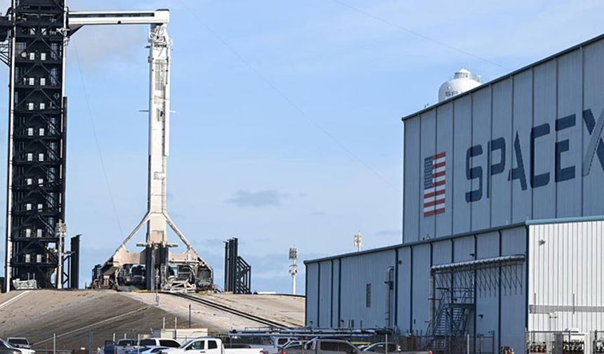 SpaceX'in Starship roketi 7'nci test uçuşunda parçalandı