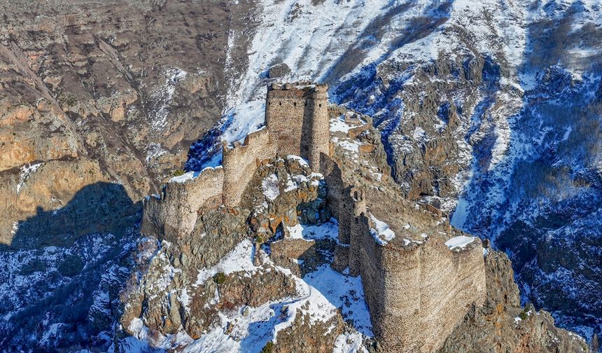 Ardahan'daki Şeytan Kalesi turistlerin uğrak yeri