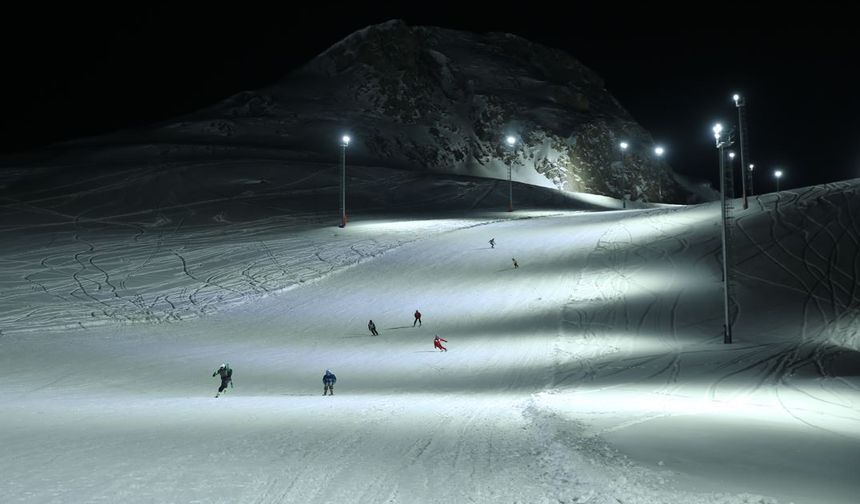 Hakkari'de gece kayağının başladığı merkez konuklarını bekliyor