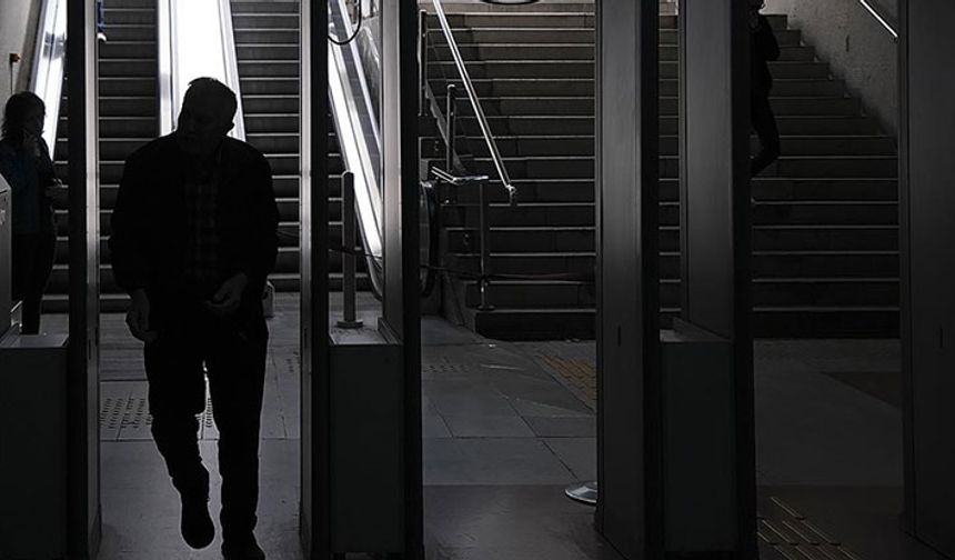 Ankara'da bazı otobüs ve metro durakları kapatıldı