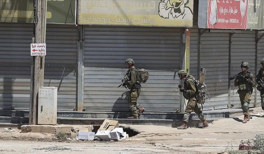 İsrail, Batı Şeria'da 14 Filistinliyi gözaltına aldı