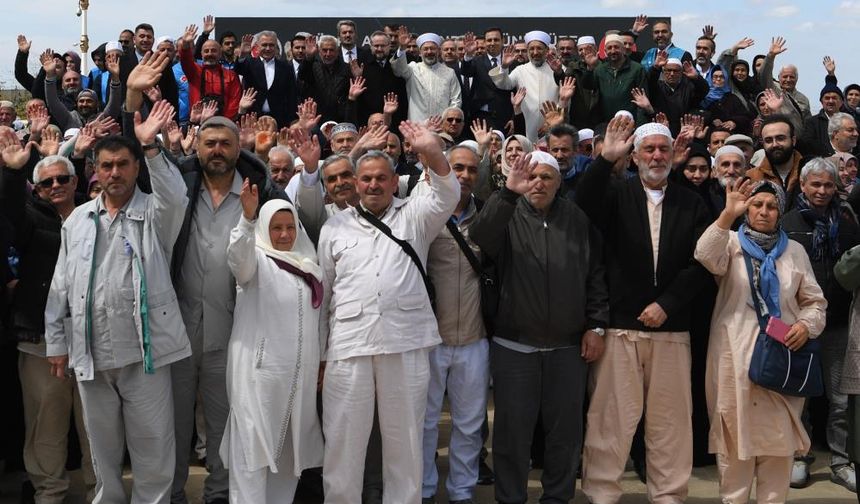İlk hac kafilesi kutsal topraklara doğru yola çıktı