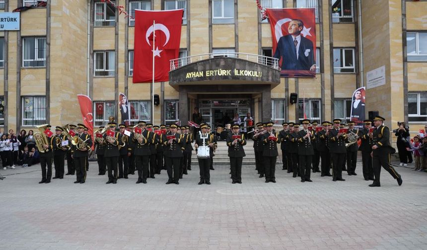 MSB Armoni Mızıkası, Ürgüp'te çocuklara konser verdi