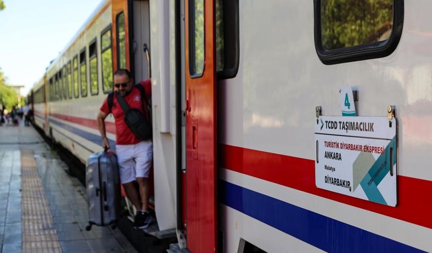 Ulaştırma ve Altyapı Bakanlığının TCDD Taşımacılık ile hayata geçirdiği ve 19 Nisan 2024'te Ankara'dan Diyarbakır'a ilk seferi için uğurlanan Turistik Diyarbakır Ekspresi, bu yıl 11 Nisan-25 Mayıs döneminde planlanan 8 seferi tamamladı.