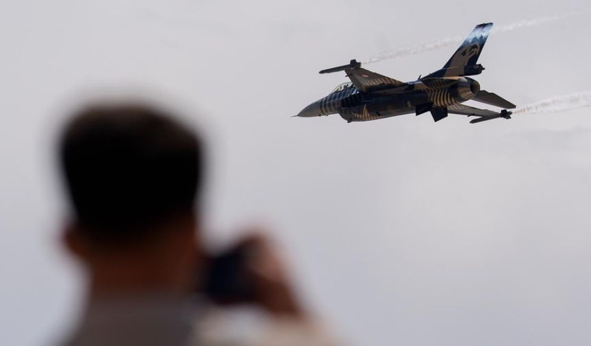 Dünyanın en büyük havacılık, uzay ve teknoloji festivali Havacılık, Uzay ve Teknoloji Festivali (TEKNOFEST), Kuzey Kıbrıs Türk Cumhuriyeti’nin (KKTC) başkenti Lefkoşa`daki eski Ercan Havalimanı’nda ikinci gün etkinlikleri ile devam ediyor.