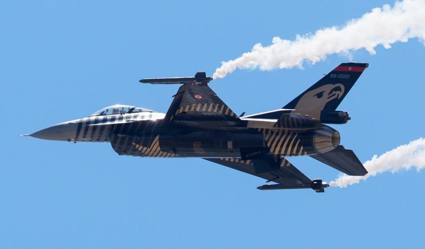 Program kapsamında, SOLOTÜRK gösteri uçuşu yaptı.