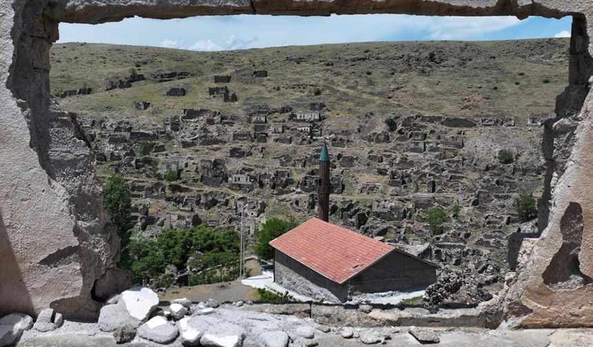 Merkez Kocasinan ilçesine bağlı ve kent merkezine 45 kilometre uzaklıktaki kırsal mahalle, 1985 yılında sel nedeniyle başka bir yere taşındı.
