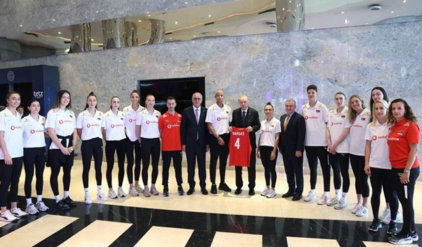 Cumhurbaşkanı Erdoğan, A Milli Kadın Voleybol Takımı ile bir araya geldi