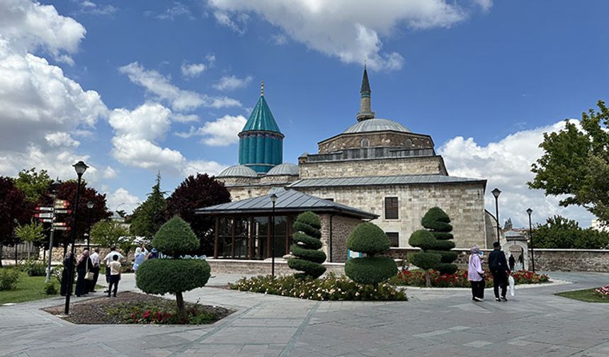 Güne sabah koşusu ve yüzme ile başlayan kurbağa adam adaylarının eğitimleri bir hafta boyunca teorik, sonraki haftalarda ise dalış, gece dalışı, derin dalış, delil bulma, ceset arama, satıhtan ikmal, batık dalışı eğitimleri, acil durum uygulamaları ile devam ediyor.
