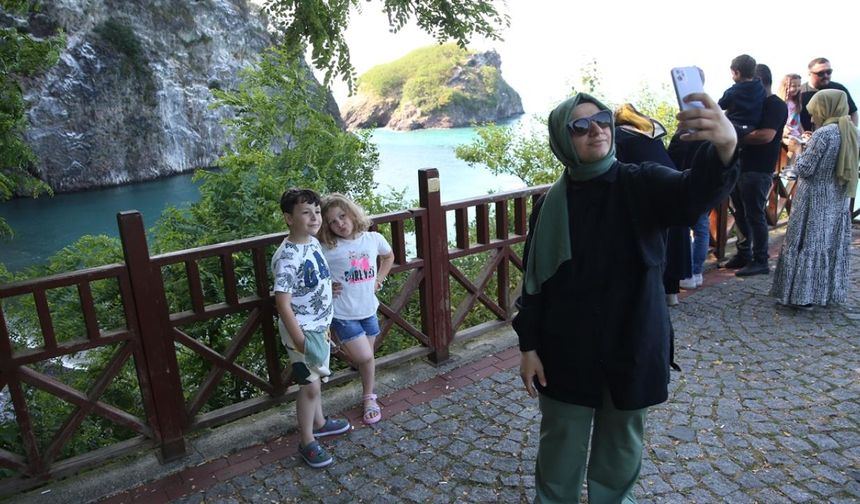 "Sakin Şehir" ünvanlı Perşembe ilçesindeki Hoynat Adası, turizme kazandırılmasına yönelik çalışmaların ardından doğaseverlerin ilgisini çekiyor.