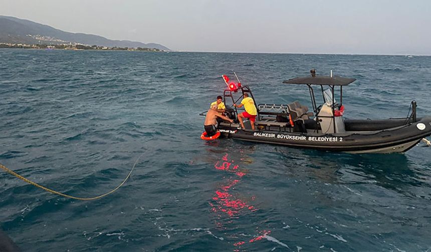 Balıkesir'de denizde kaybolan kişi 5 saat sonra sağ bulundu