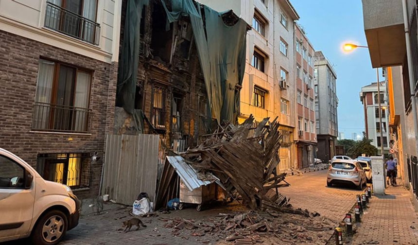 İstanbul’da iki katlı metruk binada kısmi çökme meydana geldi