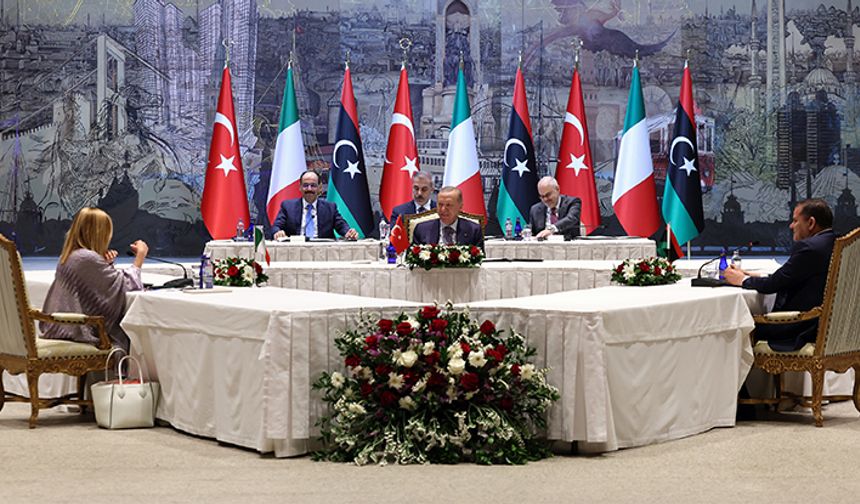 İstanbul'daki  Türkiye-İtalya-Libya üçlü zirvesi sona erdi