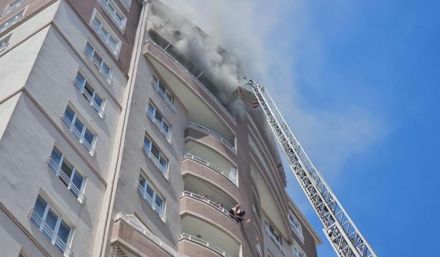 Kayseri'de 14 katlı binada yangın